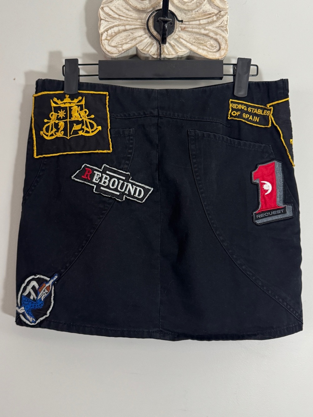 Request Vintage Y2K Black Embroidered Patch Low Rise Grunge Mini Skirt 7 Fits XS - Picture 5 of 15